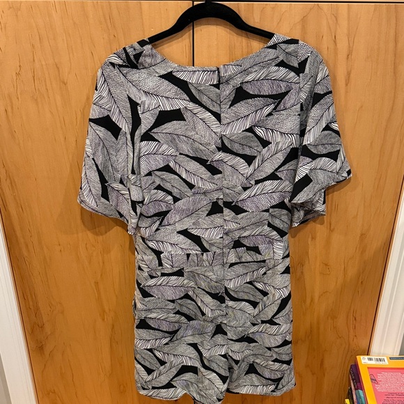 LOFT Black and Gray Leaf Pattern Romper - Picture 4 of 4